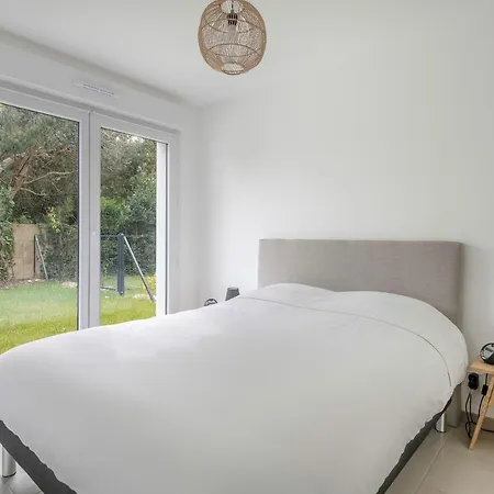 Moderne Pour 4 Situe A Ла-Боль-Эскублак