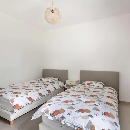 Moderne Pour 4 Situe A * La Baule