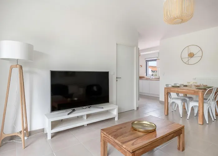 Moderne Pour 4 Situe A