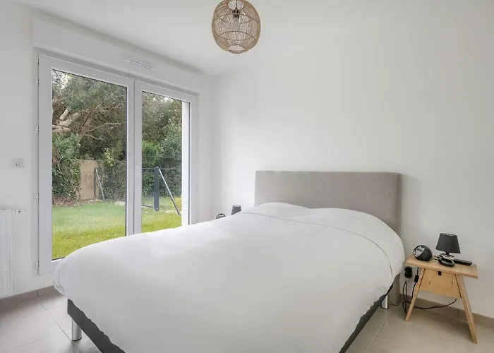 Moderne Pour 4 Situe A Ла-Боль-Эскублак