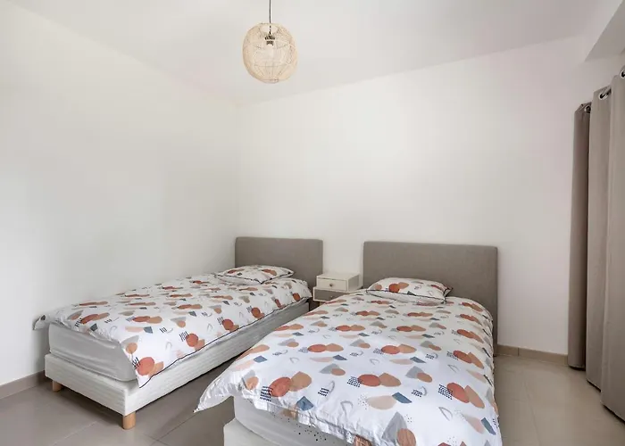 Moderne Pour 4 Situe A * Ла-Боль-Эскублак